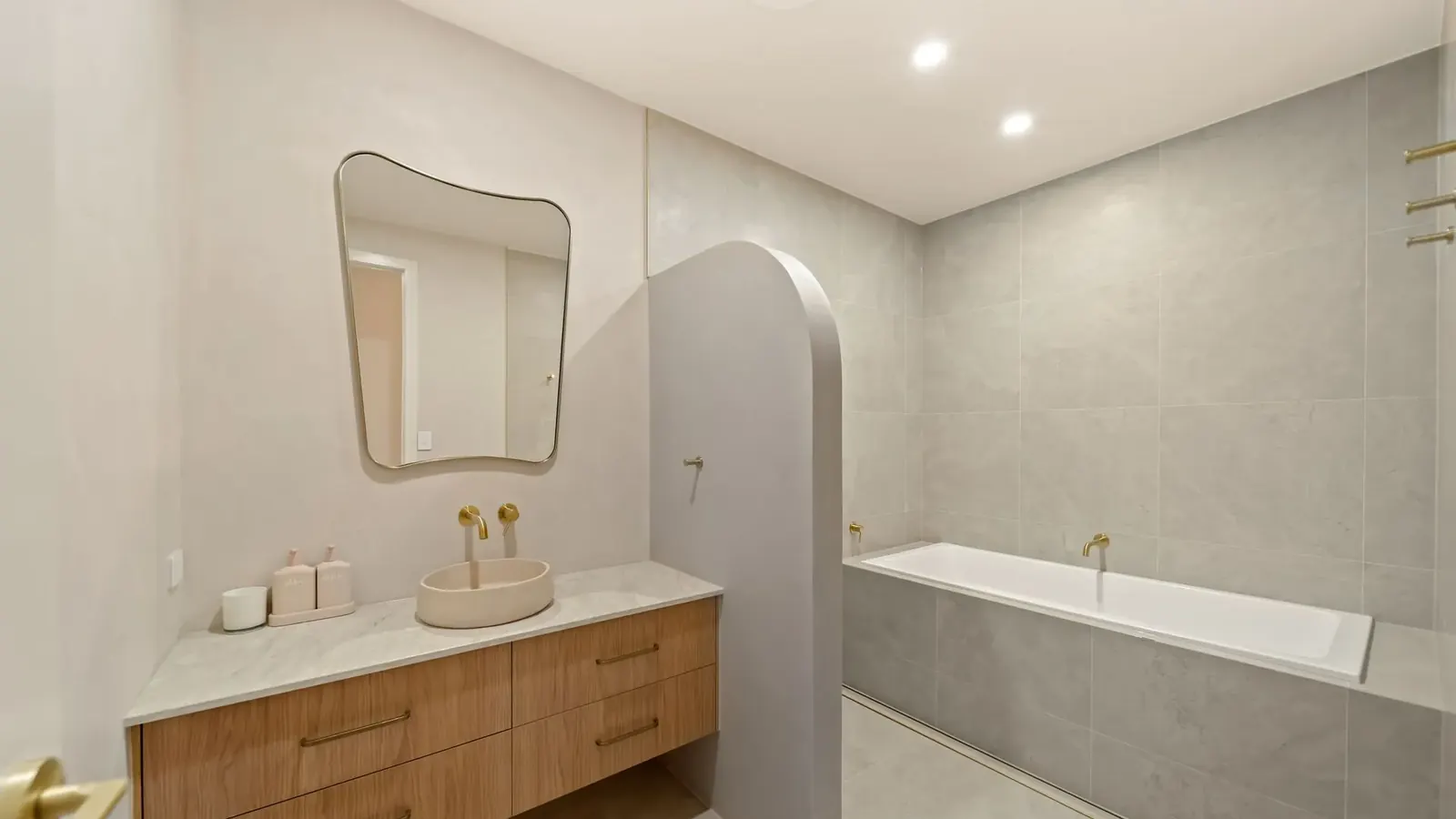 Bathroom and powder room at Sunnymount House