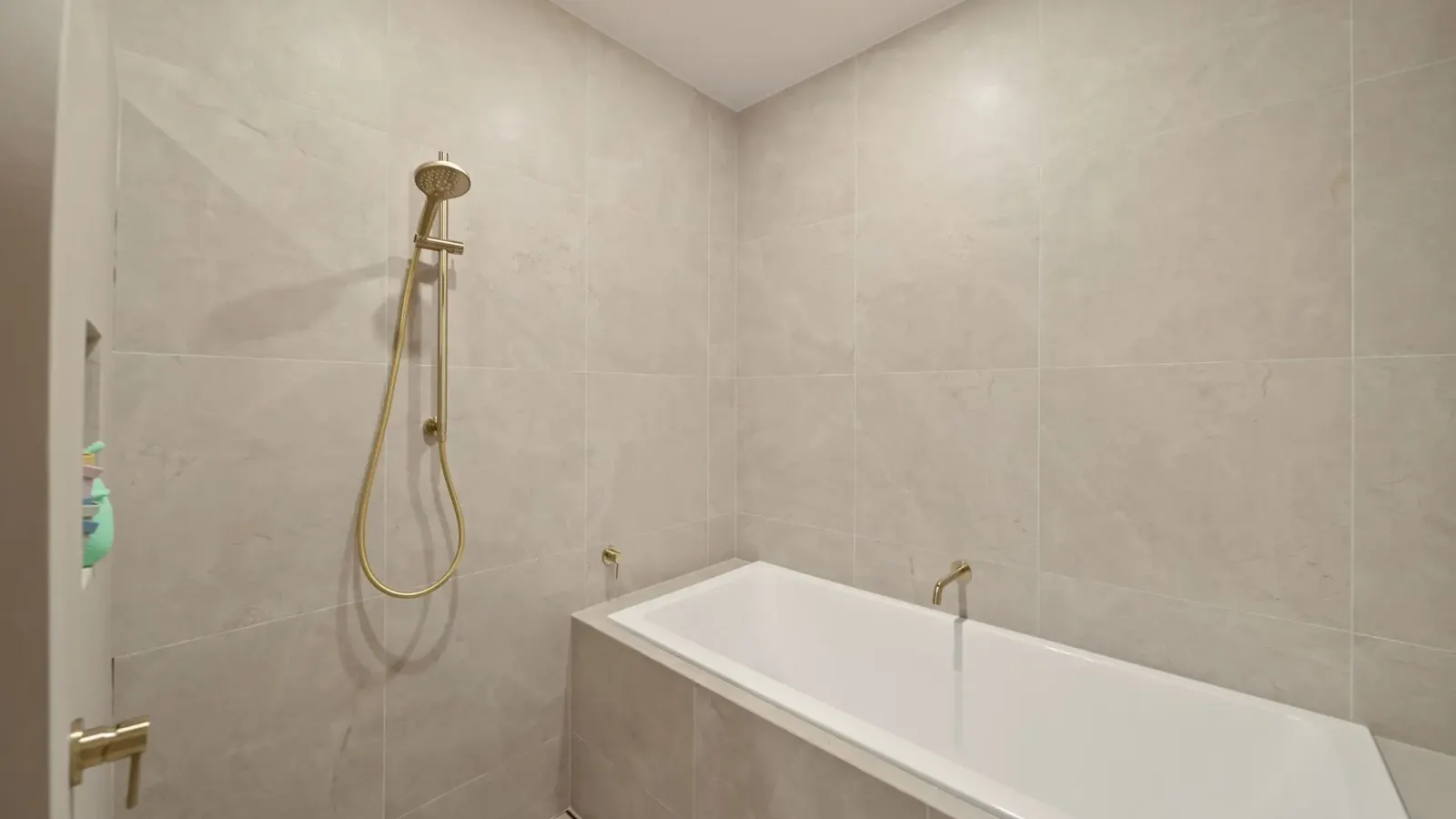 Bedrooms and family bathroom at Sunnymount House