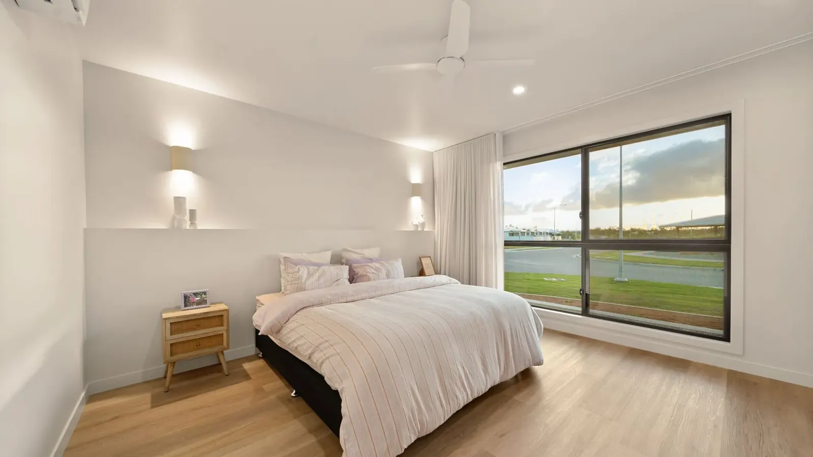 Main bedroom at Sunnymount House looking out to the yard